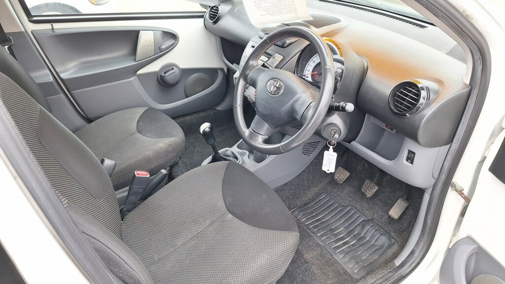 Toyota Aygo Hatchback EO12AXA White #6