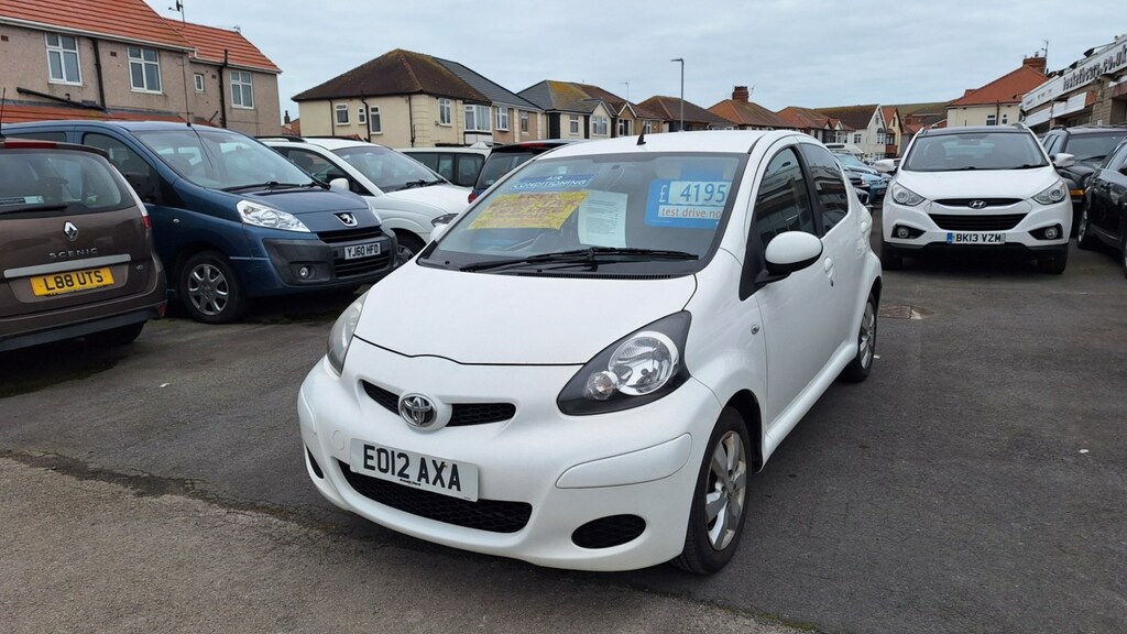 Toyota Aygo Hatchback EO12AXA White #2