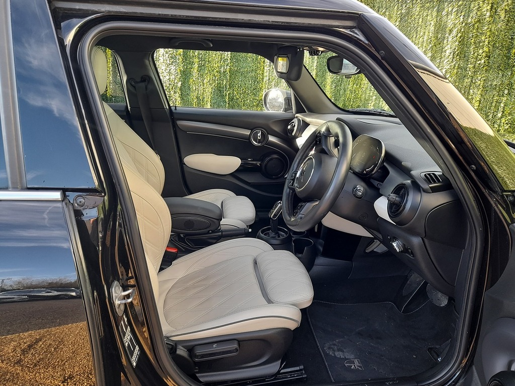 Mini Hatch Cooper S Exclusive VK71SWN Black #6