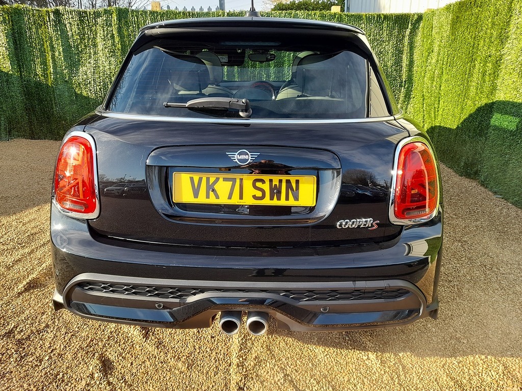 Mini Hatch Cooper S Exclusive VK71SWN Black #3