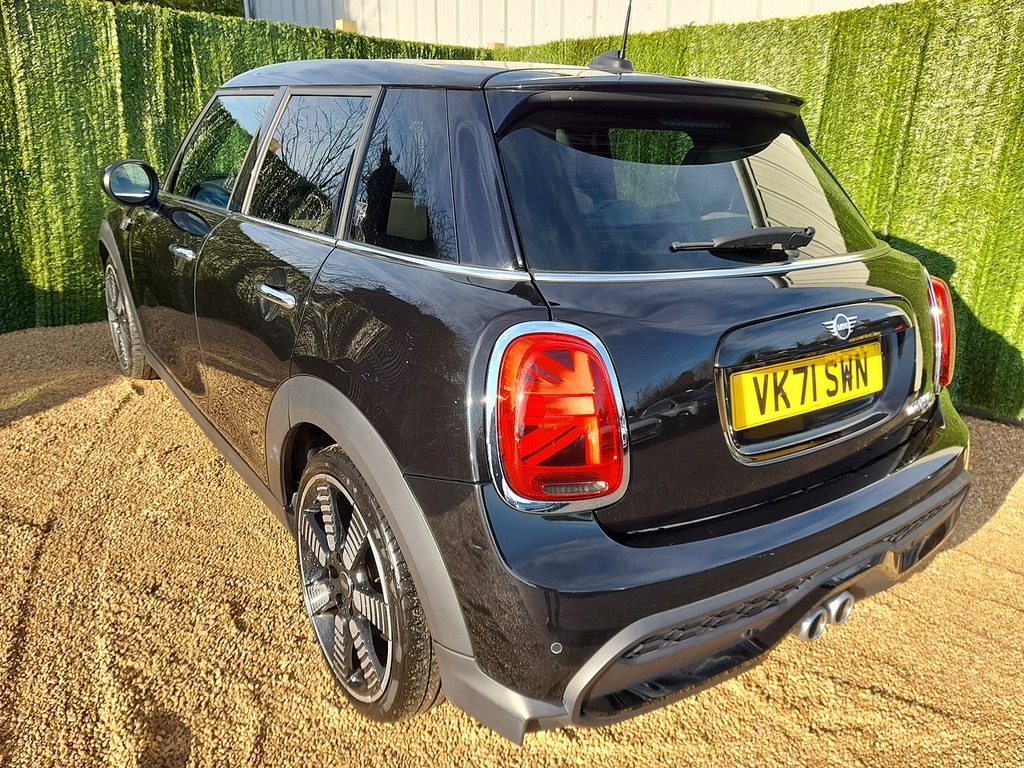 Mini Hatch Cooper S Exclusive VK71SWN Black #4