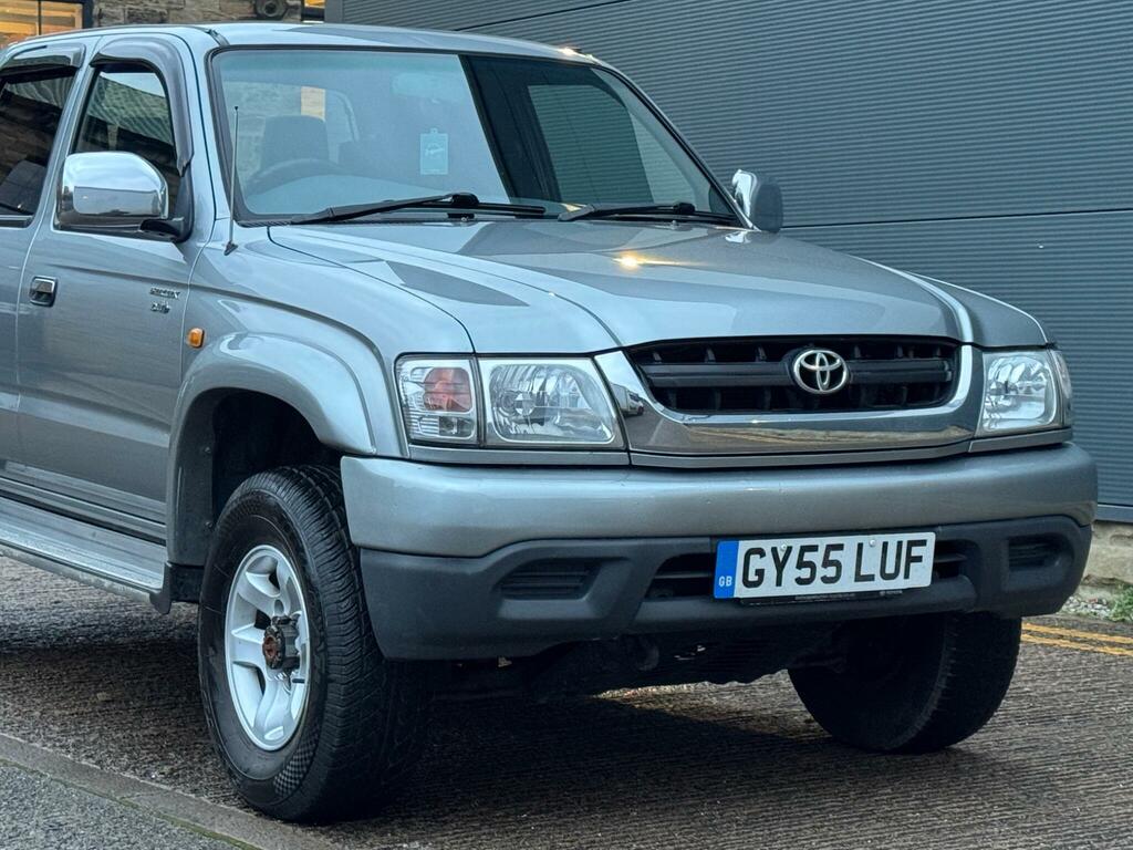 Toyota HILUX Hatchback Blue #2