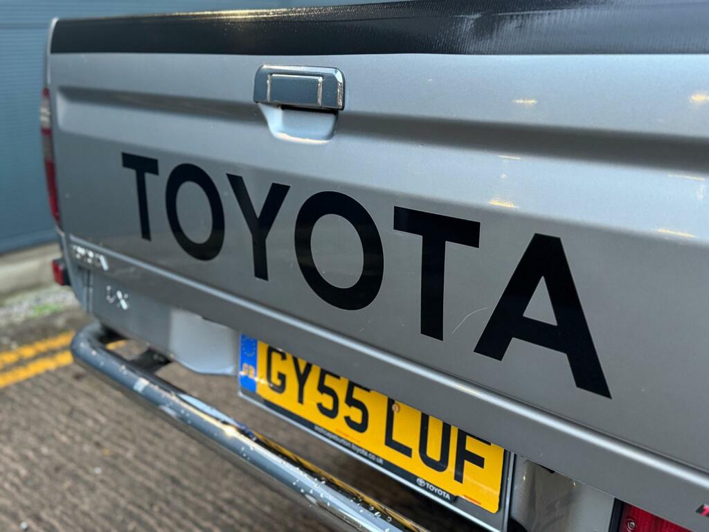 Toyota HILUX Hatchback Blue #9