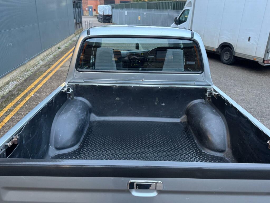 Toyota HILUX Hatchback Blue #10