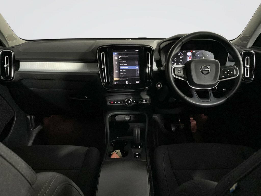 Volvo XC40 2L D3 Momentum Black #2