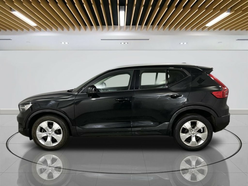 Volvo XC40 2L D3 Momentum Black #4