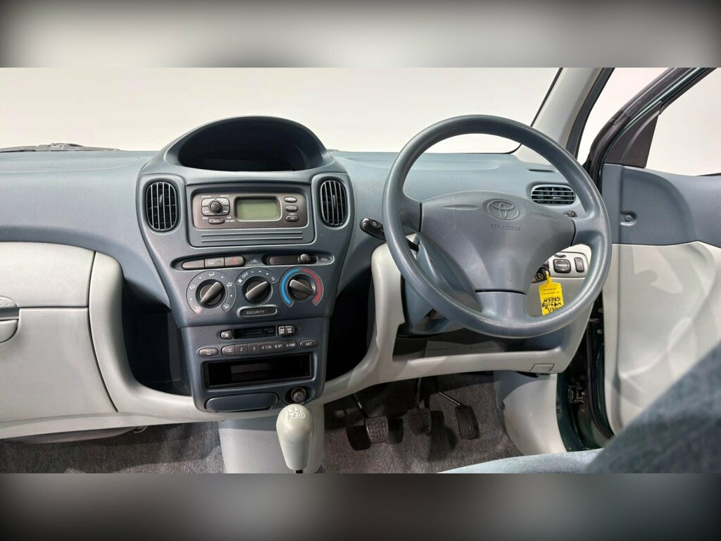 Toyota Verso 1.3 Verso Beige #85