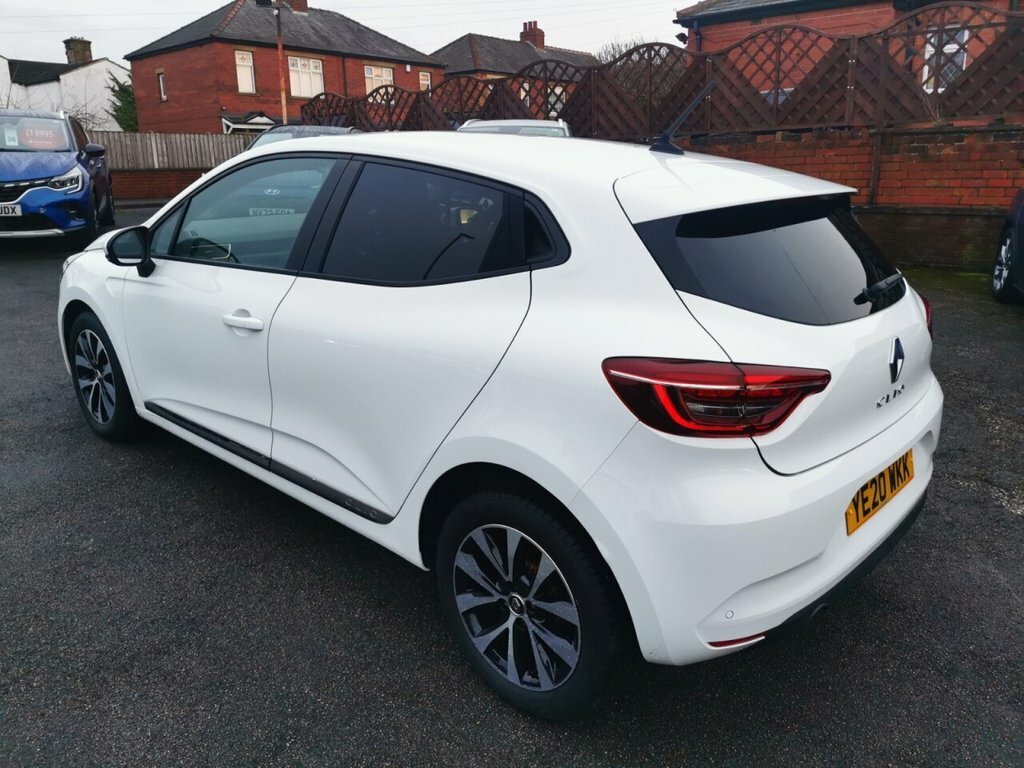 Renault Clio 1L Iconic White #4