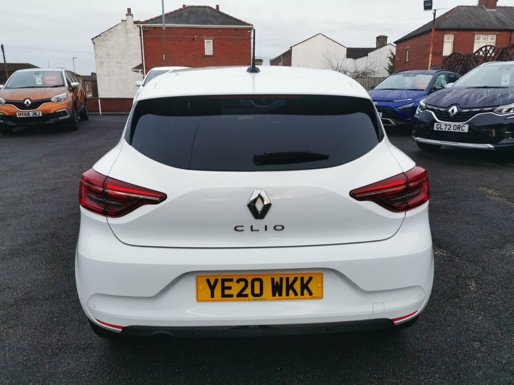 Renault Clio 1L Iconic White #5