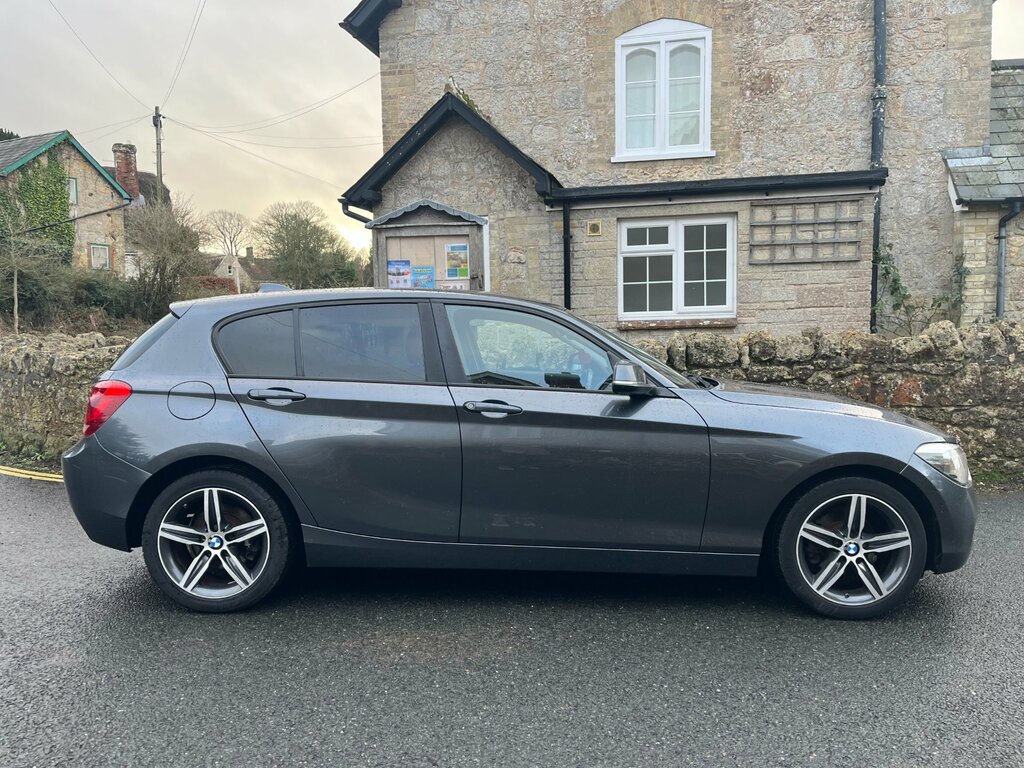 BMW 1 Series 2.0 116D Sport Hatchback Euro 5 PF64FGX Grey #2