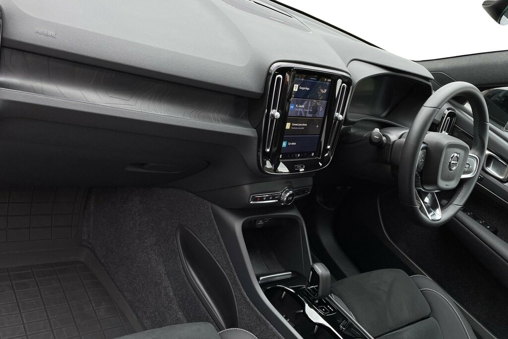 Volvo XC40 Single Motor Ultimate AF25WDP White #2