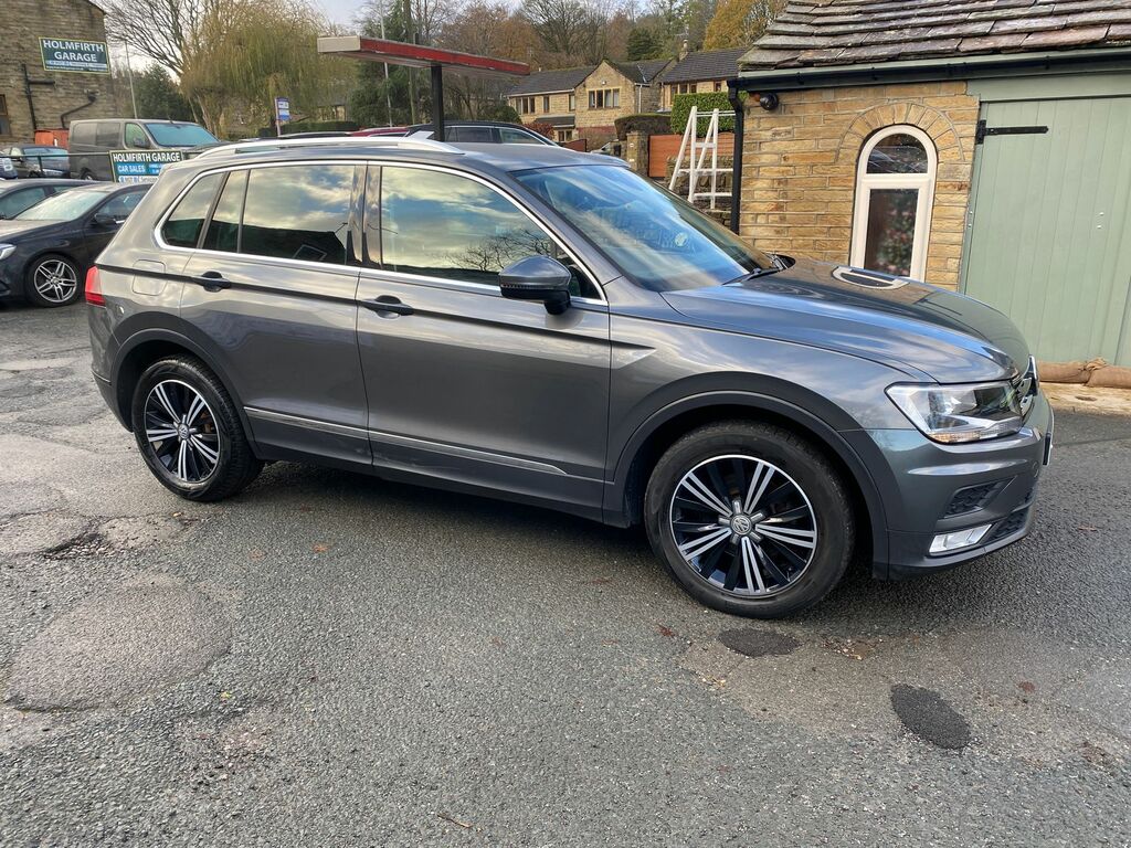 Volkswagen Tiguan 2.0 Tdi Bluemotion Tech Se Navigation Euro 6 Ss AV17MXB Grey #4