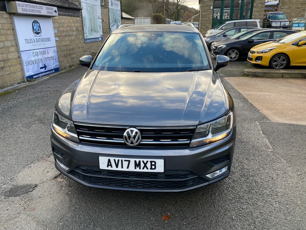 Volkswagen Tiguan 2.0 Tdi Bluemotion Tech Se Navigation Euro 6 Ss AV17MXB Grey #2