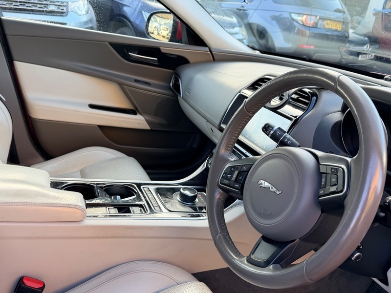 Jaguar XE Portfolio YH18UUS Red #2