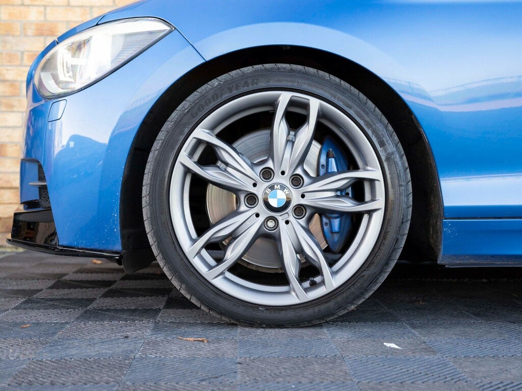 BMW M1 Auto  #6