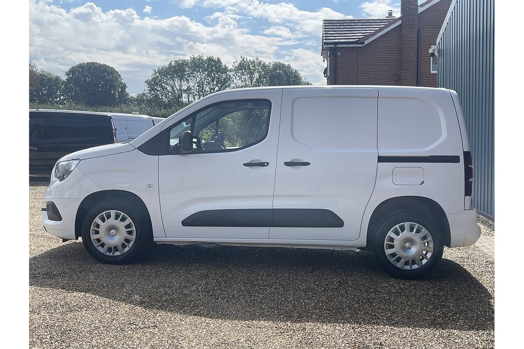 Vauxhall Combo Turbo D 2300 Sportive U2389 Ulez DY70WFW White #4
