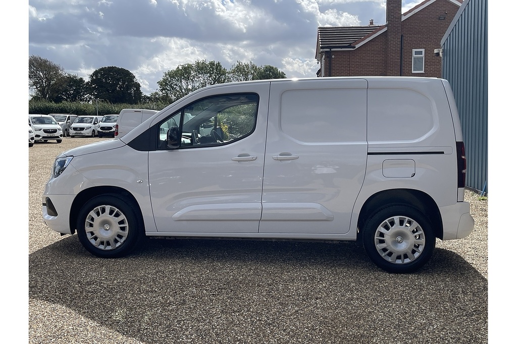 Vauxhall Combo Turbo D 2300 Pro 2023 U2413 Ulez DY73YOA White #4