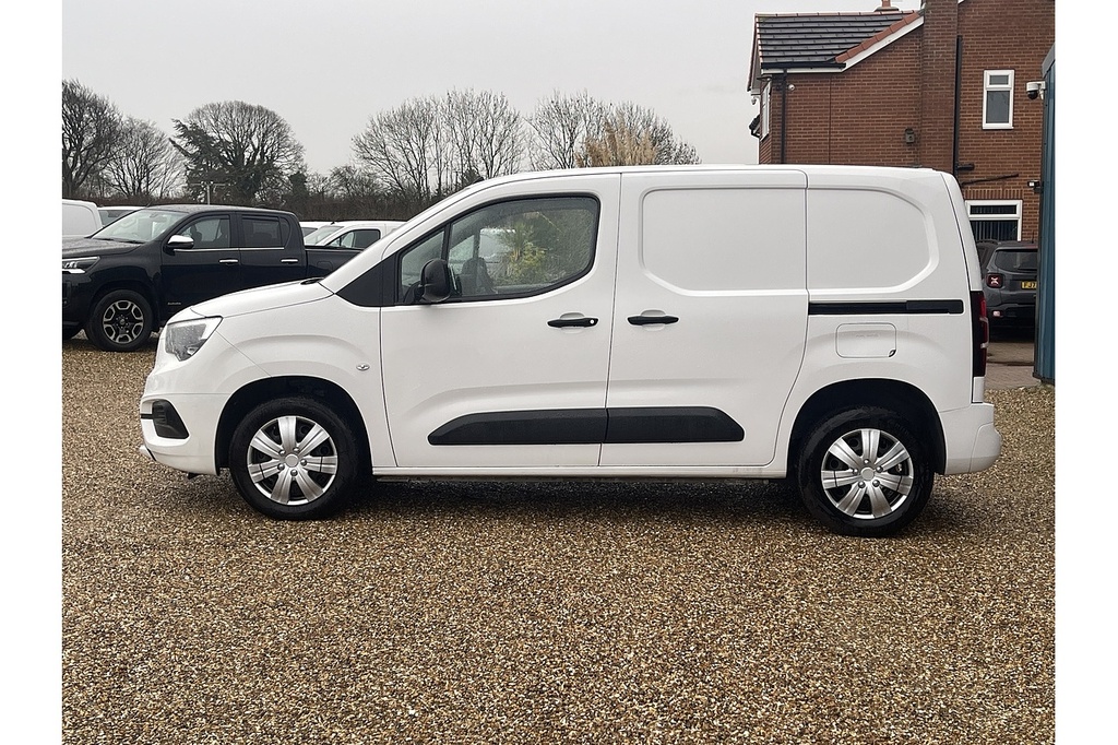 Vauxhall Combo Turbo D 2300 Sportive U2474 Ulez DS70HRZ White #4