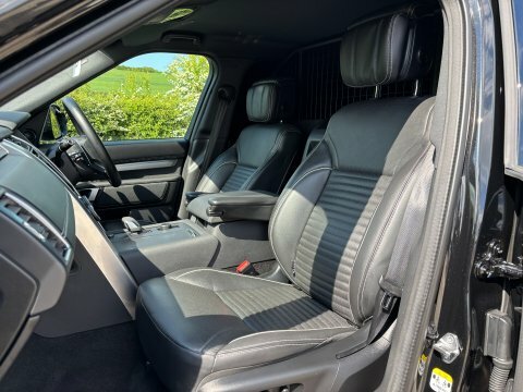 Land Rover Discovery D300 Commercial Dynamic FJ73XWW Black #3