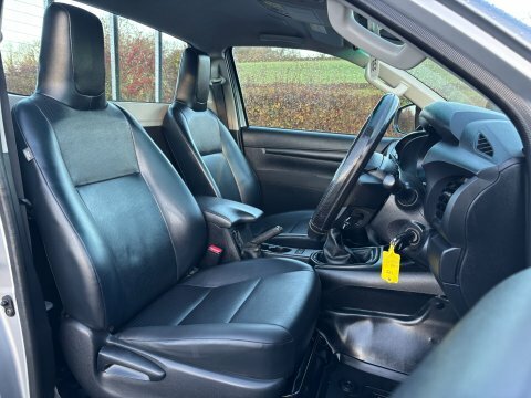 Toyota HILUX Active 4Wd D-4d Silver #4