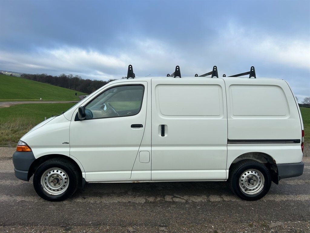 Toyota HiAce #12