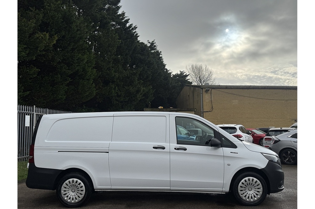 Mercedes-Benz eVito 114 E Pure White #6