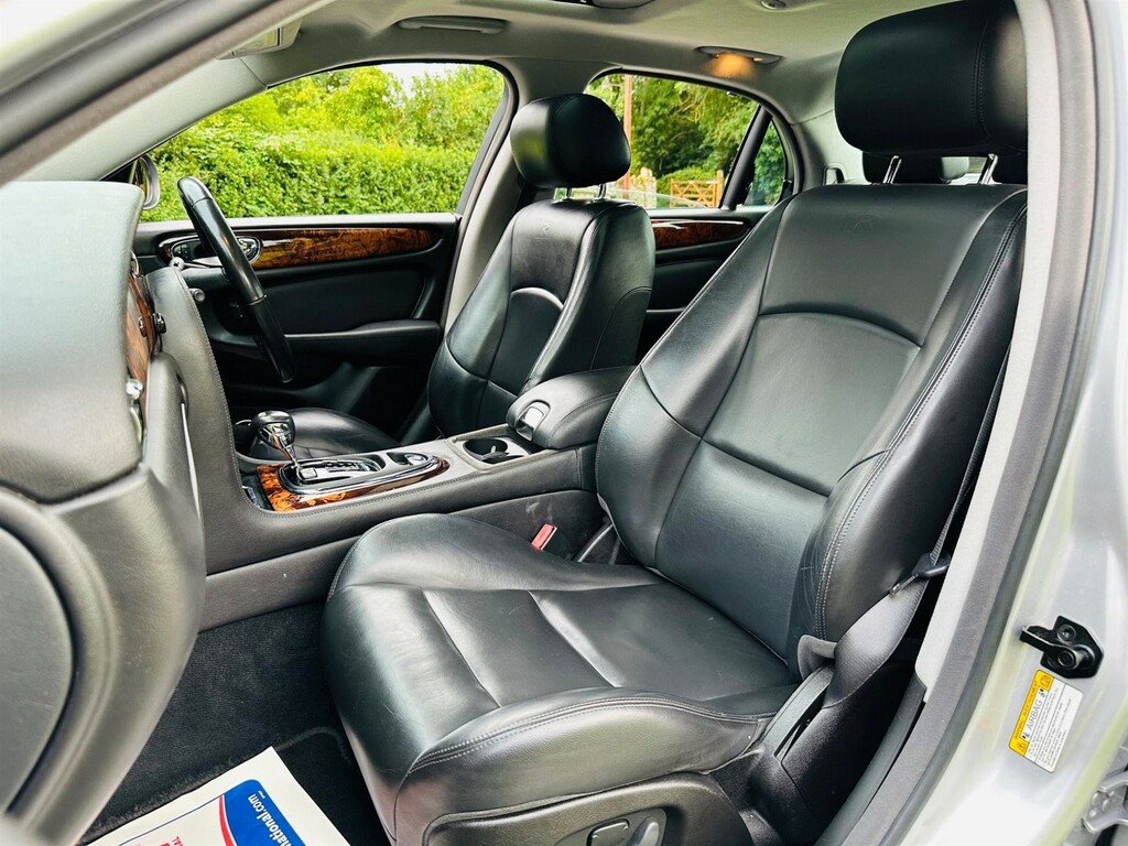 Jaguar XJR 4.2 V8 Silver #30