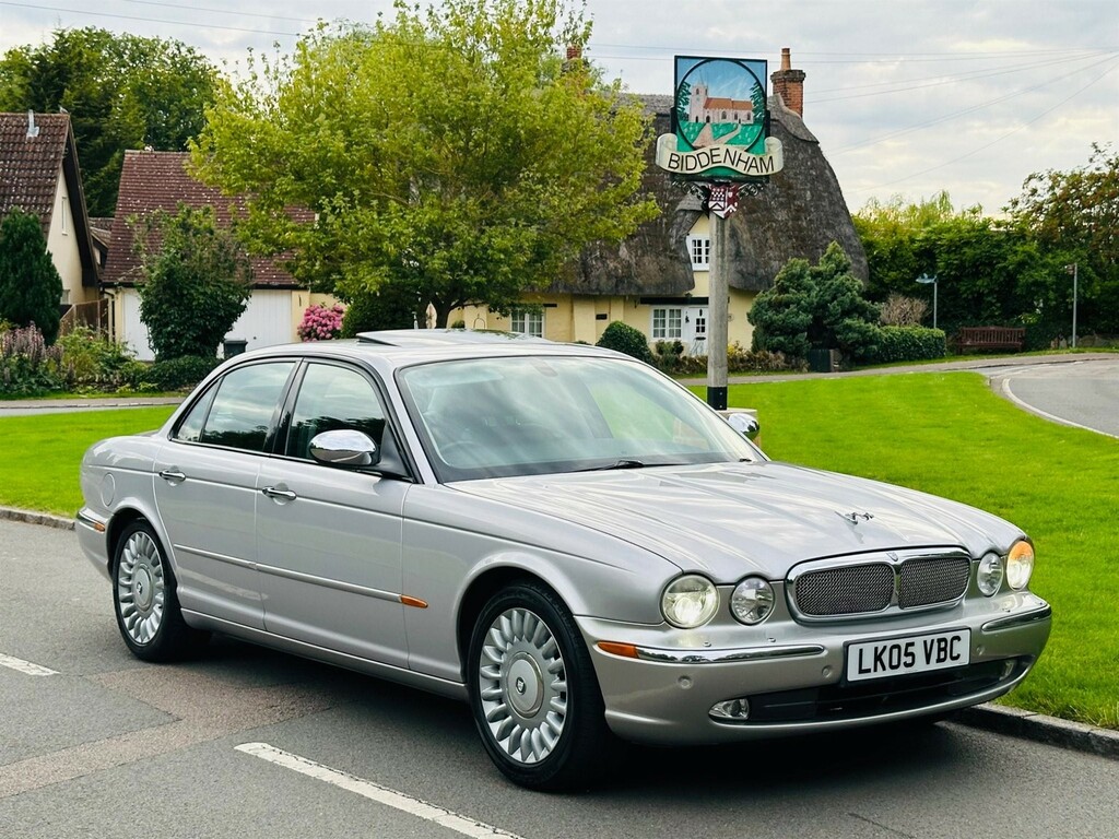 Jaguar XJR 4.2 V8 Silver #10