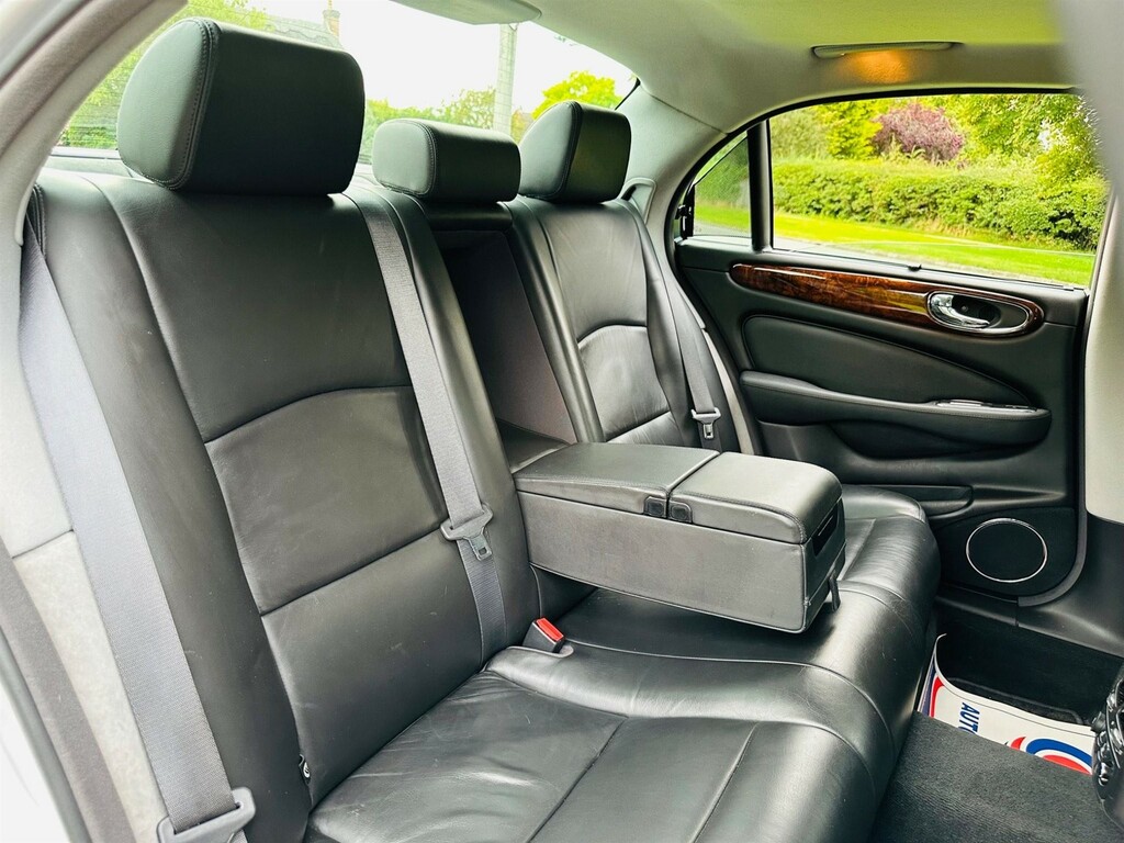 Jaguar XJR 4.2 V8 Silver #42