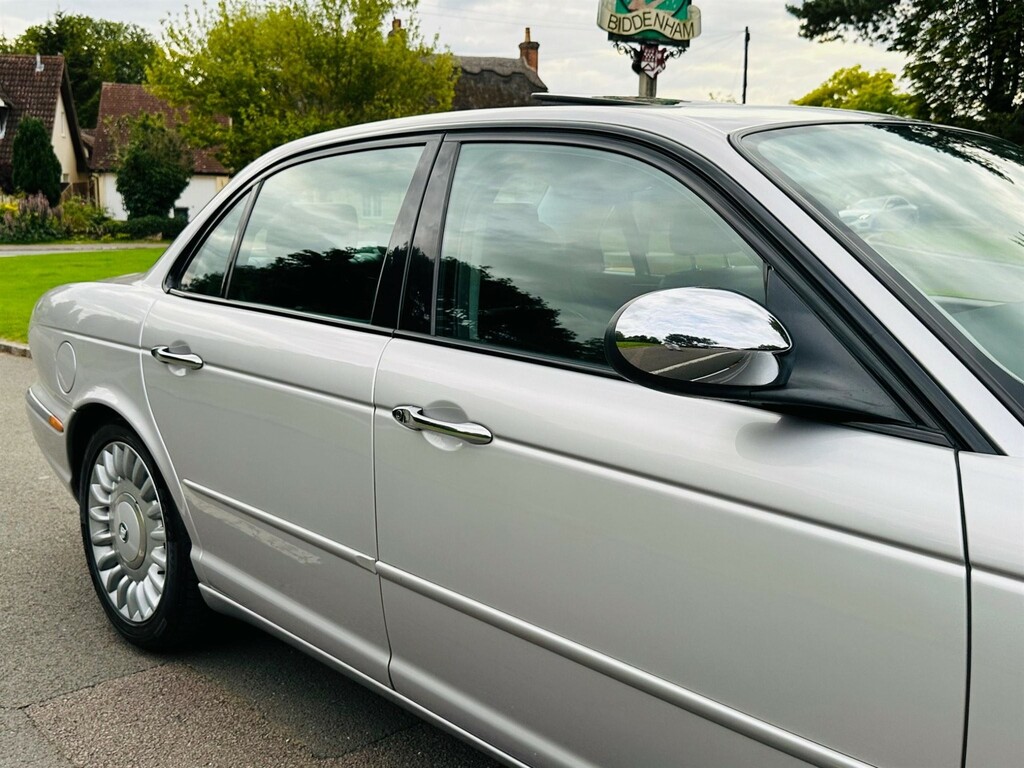 Jaguar XJR 4.2 V8 Silver #17