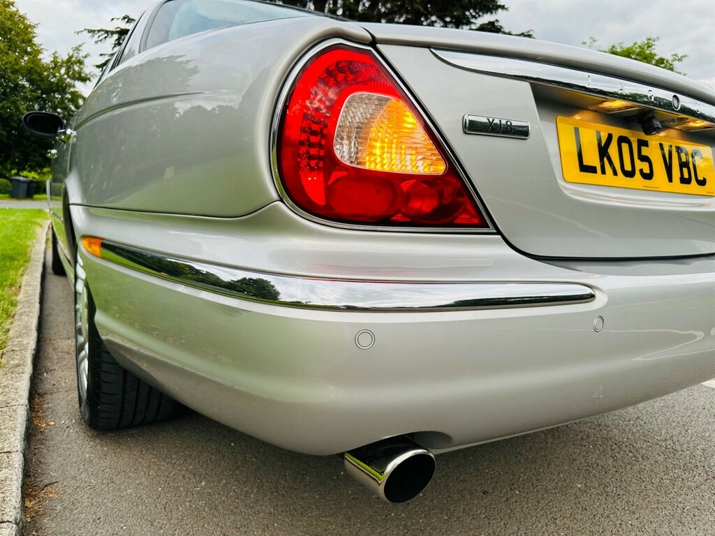 Jaguar XJR 4.2 V8 Silver #22