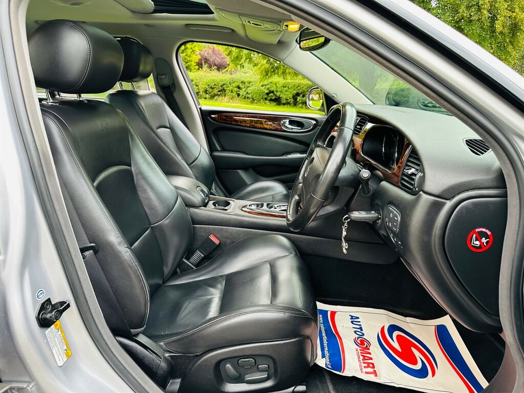 Jaguar XJR 4.2 V8 Silver #27