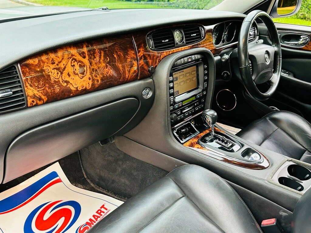 Jaguar XJR 4.2 V8 Silver #34