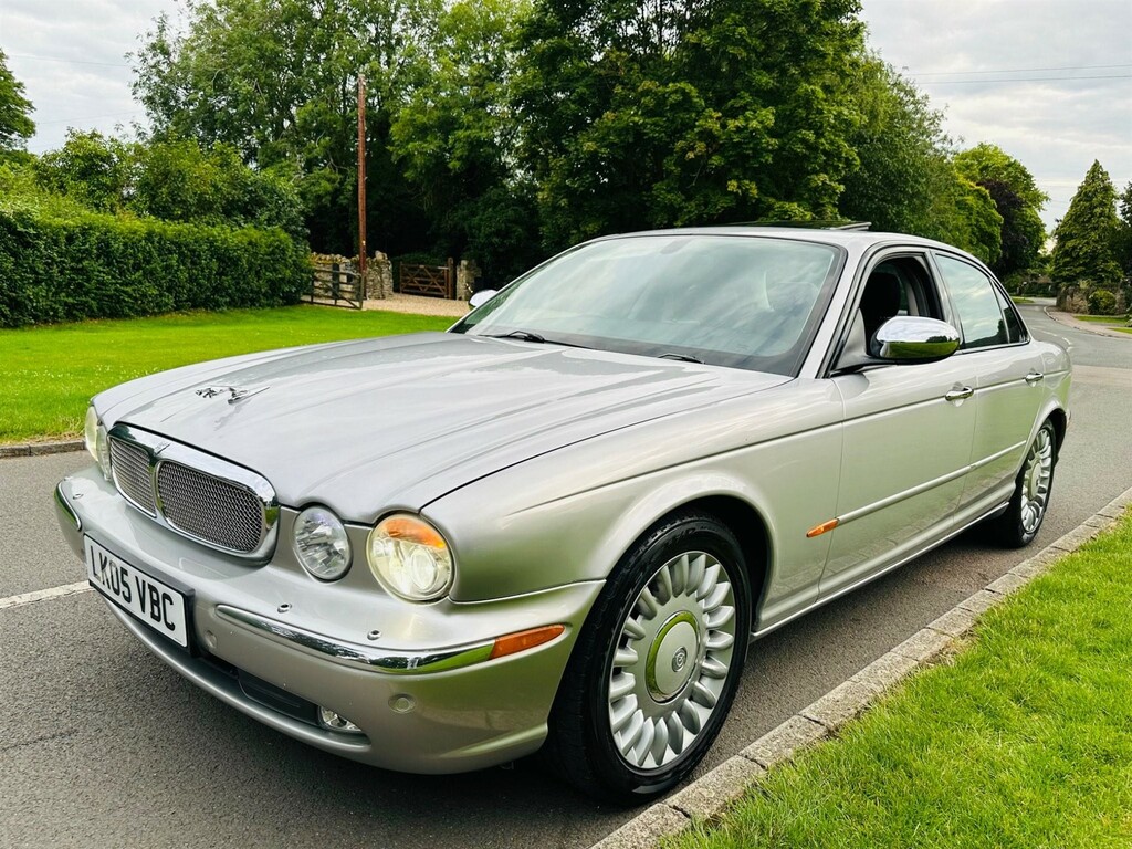 Jaguar XJR 4.2 V8 Silver #7