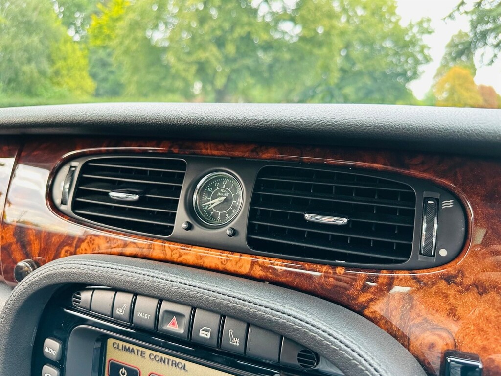 Jaguar XJR 4.2 V8 Silver #52
