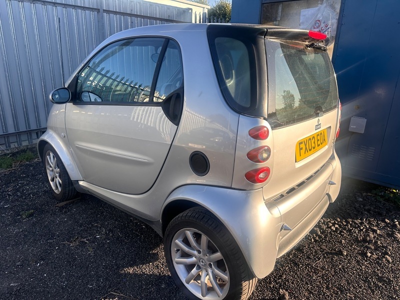 Smart Fortwo Hatchback 0.7 City Pure 200303 Black #11