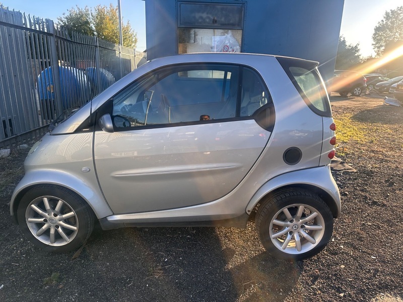 Smart Fortwo Hatchback 0.7 City Pure 200303 Black #10
