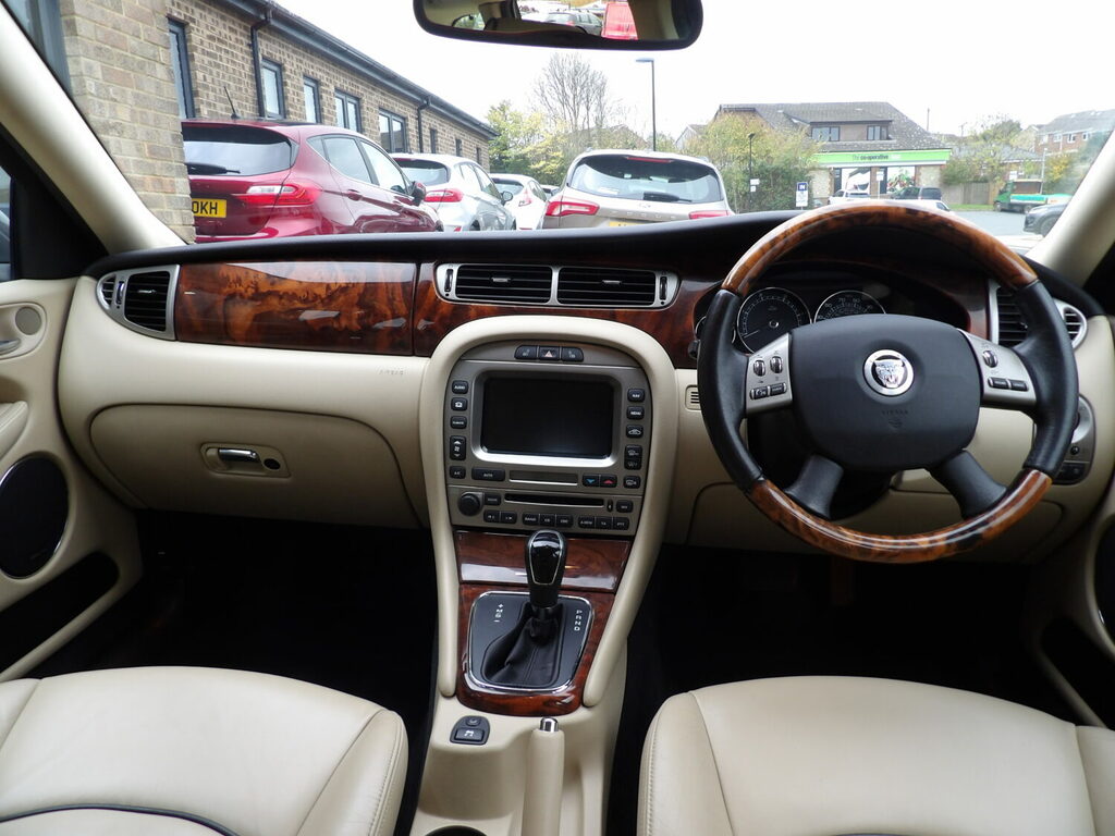 Jaguar X-Type 2.2D Sovereign Estate Less Than 50 000 Grey #6