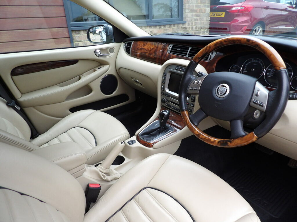 Jaguar X-Type 2.2D Sovereign Estate Less Than 50 000 Grey #5