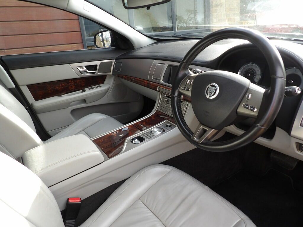 Jaguar XF 3.0D Luxury V6 Saloon Low Mileage NU09WJE Grey #6