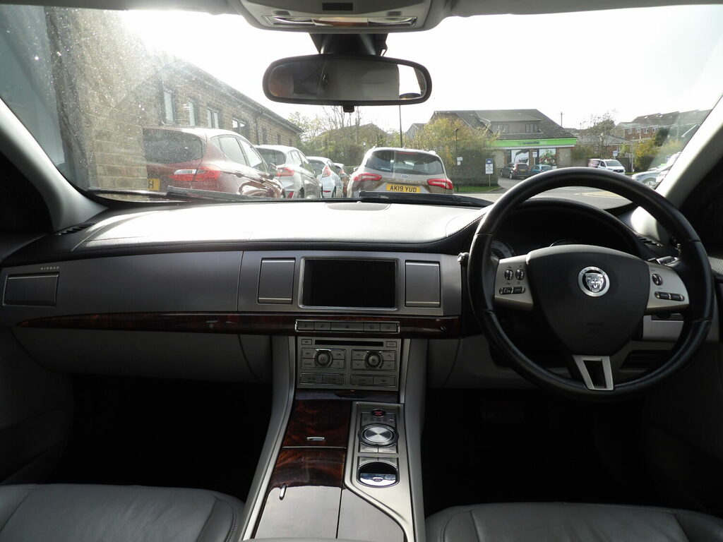 Jaguar XF 3.0D Luxury V6 Saloon Low Mileage NU09WJE Grey #5