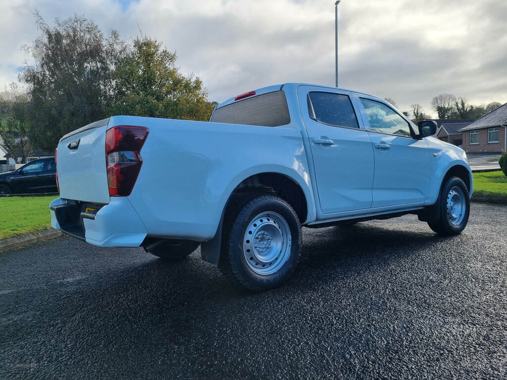 Isuzu D-Max 1.9 Utility Double Cab 4X4 FG71UPH White #4
