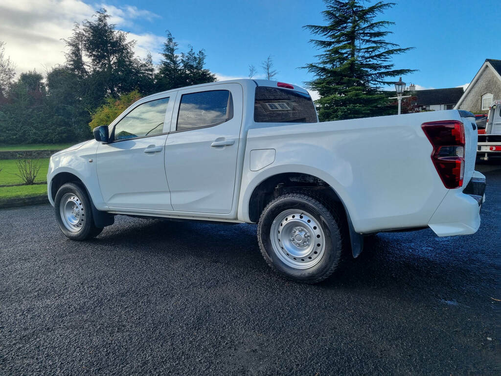 Isuzu D-Max 1.9 Utility Double Cab 4X4 FG71UPH White #2