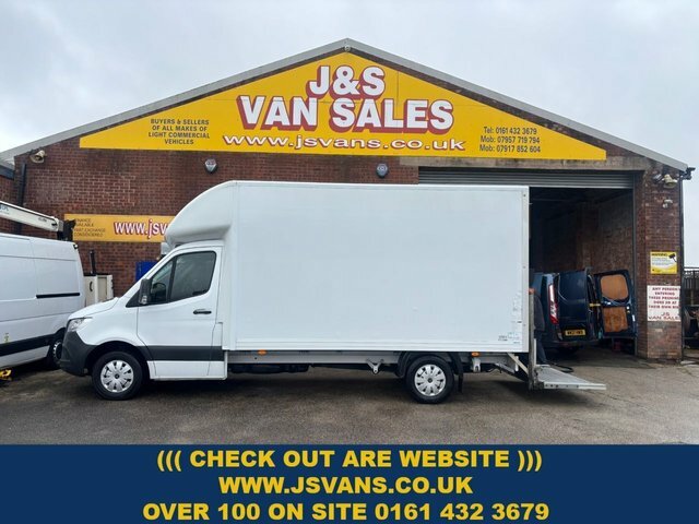 Mercedes-Benz Sprinter Box Van Tailift 3500 White