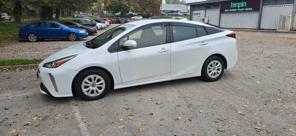 Toyota Prius Hybrid Bussins Edition BX70ODW White #4