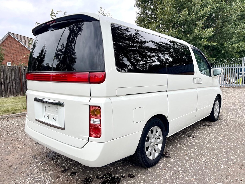 Nissan Elgrand XL Fresh Import 7 Seats Mpv 4 B Grade Cruise White #4