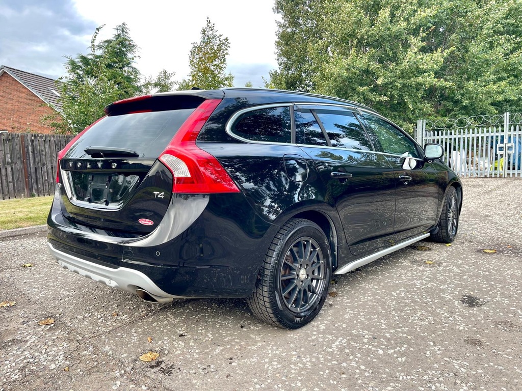 Volvo V60 1.6 T4 Se Lux Special Edition Estate R Black #6