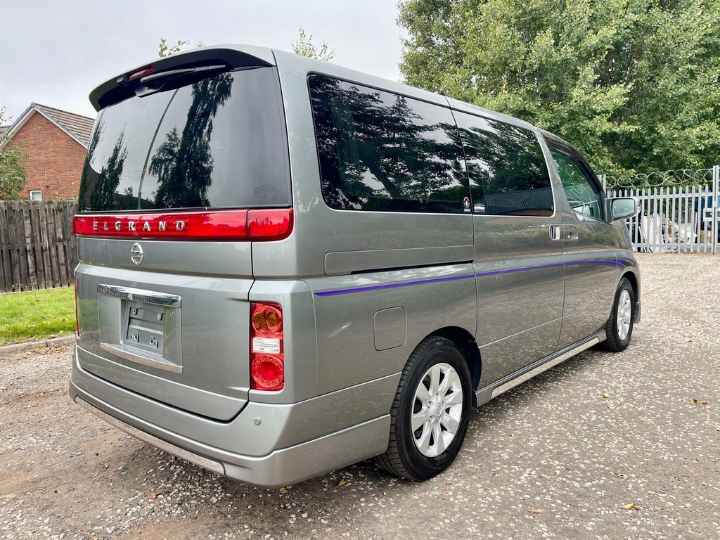 Nissan Elgrand XL Fresh Import 7 Seats Mpv 4 B Grade Cruise Silver #4