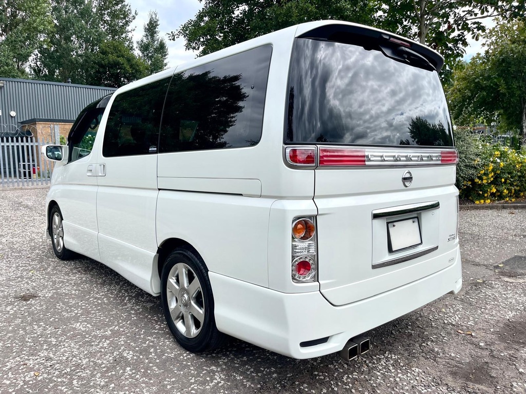 Nissan Elgrand Fresh Import 3.5 8 Seats Mpv 4 Grade Sunroof White #4