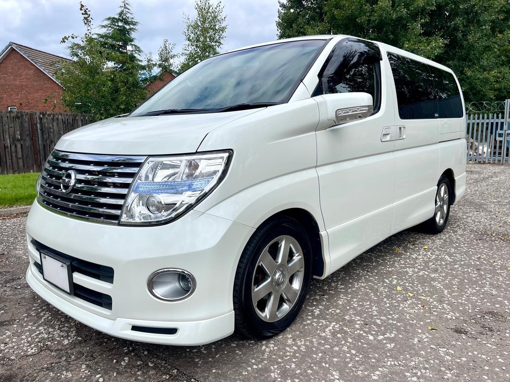 Nissan Elgrand Fresh Import 3.5 8 Seats Mpv 4 Grade Sunroof White #3